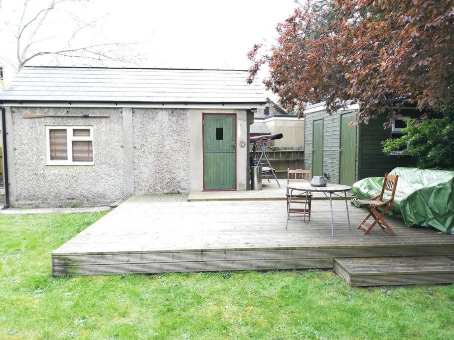 River Cabin Retreat Shepperton Eksteriør bilde
