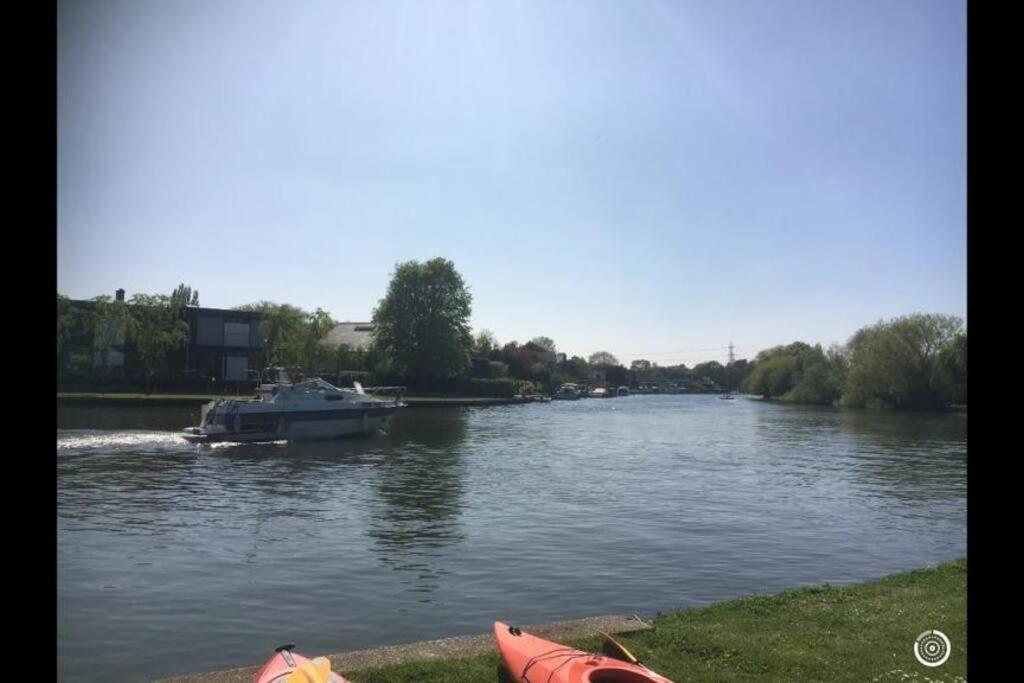 River Cabin Retreat Shepperton Eksteriør bilde